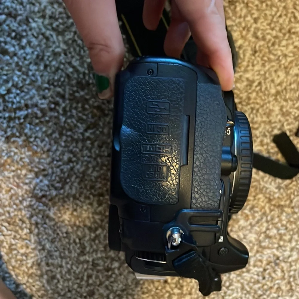 Nikon D300 DSLR w/ battery, charger, sigma 17-35 lens, Beseler bag & CF cards